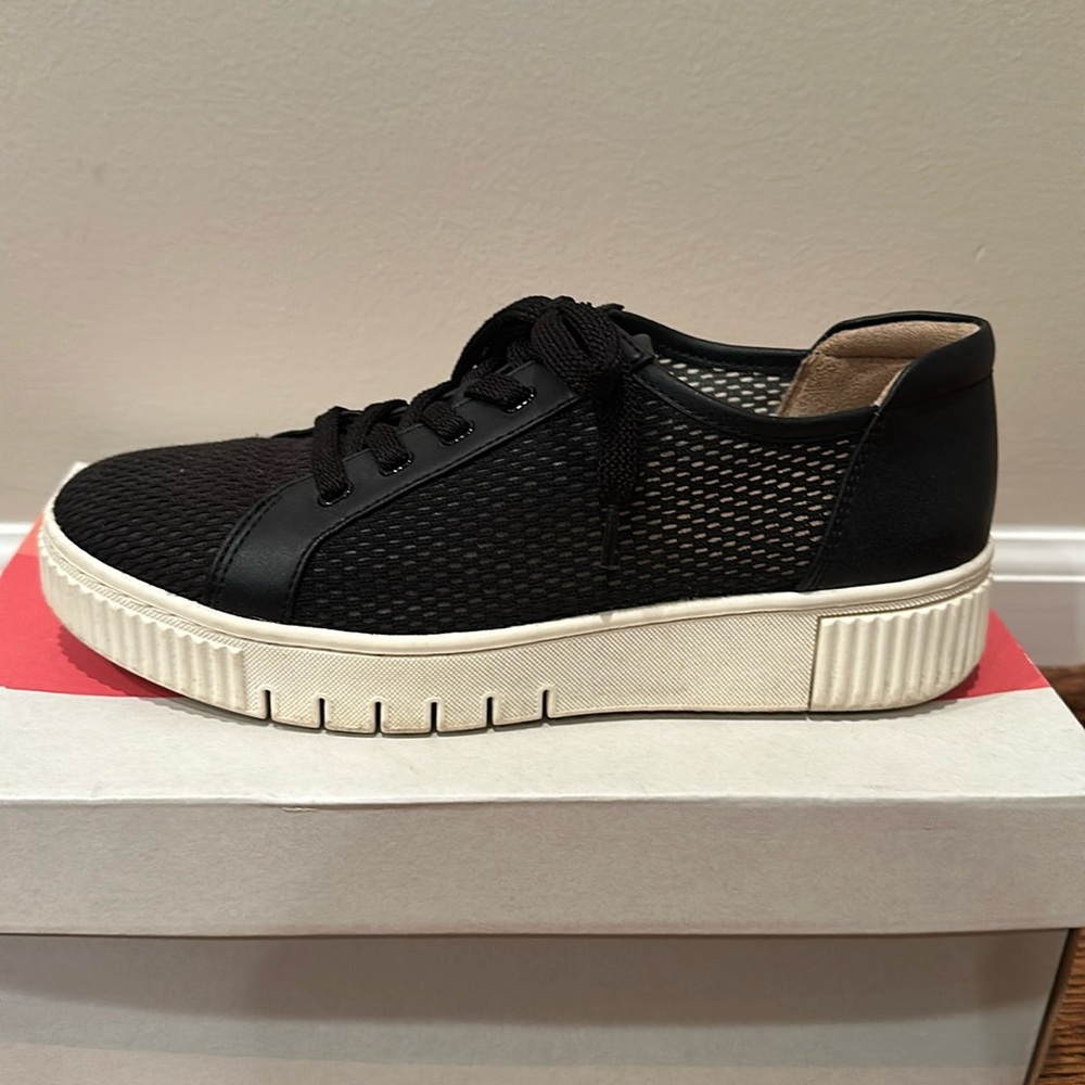 Soul Naturalizer "Topaz" Mesh Black Sneakers